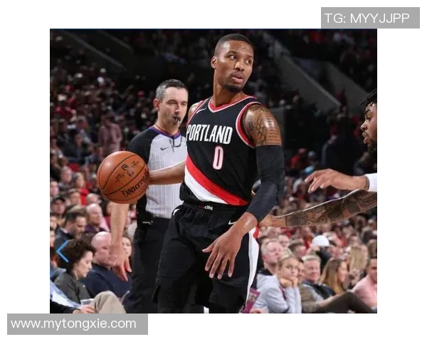 镜头捕捉：利拉德赛场小动作引发热议