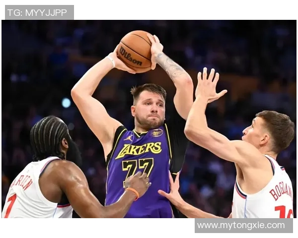 东契奇球场一举引爆舆论 热议其行为是否过于冲动